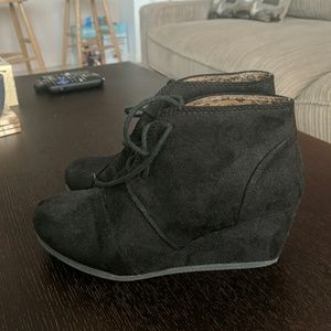 Tilly's/Glik's black lace-up wedge booties